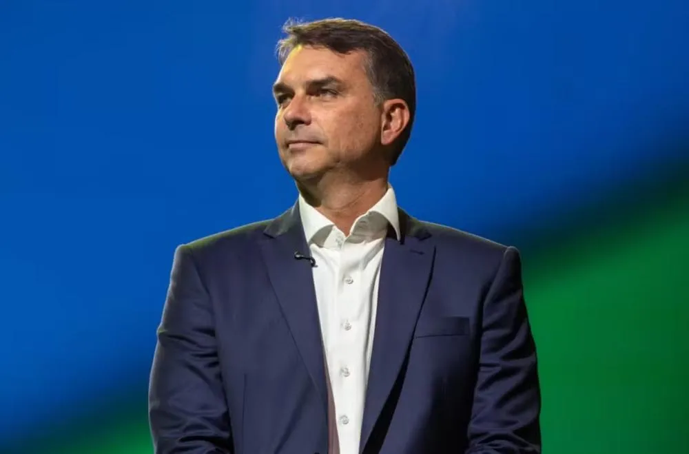 Flávio Bolsonaro vence matematicamente no Paraná 