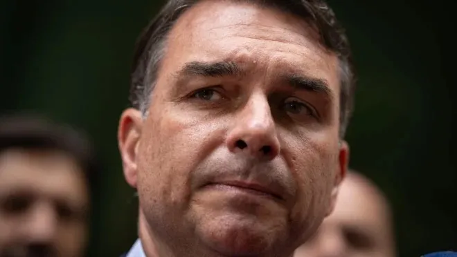 PF apura possível fuga de Flávio Bolsonaro para os Estados Unidos pela Argentina