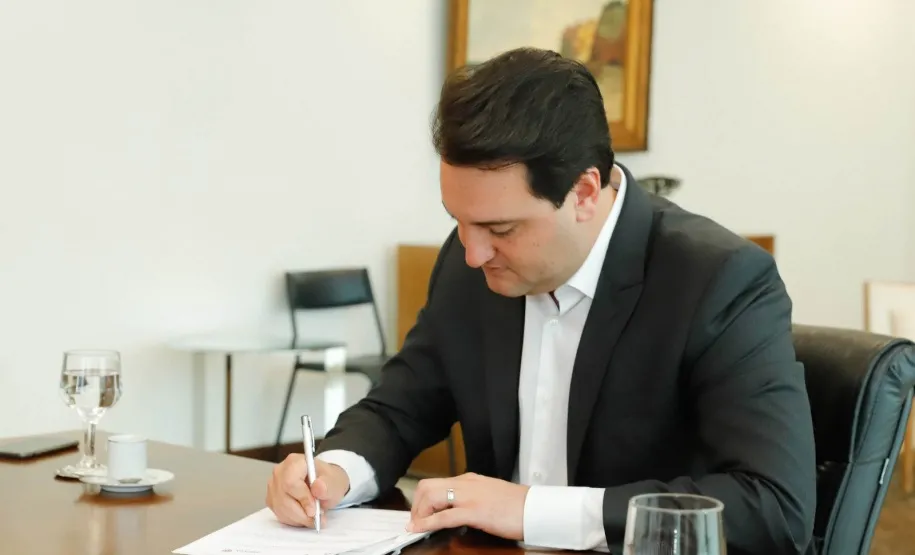 Ratinho Junior assina decreto com as regras para transição de governo