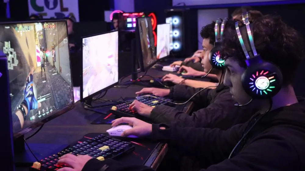 Primeira edição da LCG contou com disputas de Valorant, Mortal Kombat 11 e FIFA 25. Foto: LCG